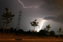 La foudre tombe sur une ligne électrique, le 27 juillet 2006 à Toulouse.