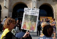 Rassemblement en hommage à une jeune femme morte à Saint-Denis, le 8 juillet 2019