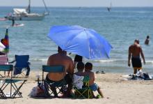 Des vacanciers sur la plage de Palavas-les-Flots, le 28 juin 2019