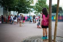 Paris verdit ses cours d'école pour lutter contre le réchauffement climatique