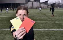 Stéphanie Frappart arbitre de matches de L2 à Paris pour des matches de L2 le 24 février 2016