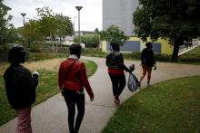 Des jeunes de Sartrouville participent au "clean challenge" et son slogan "ma cité va briller", photo du 17 août 2019.