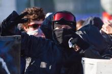 Un membre d'un black bloc lors d'une manifestation le 9 octobre 2018 à Nantes