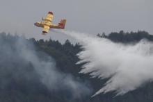 Un Canadair intervient le 15 août 2019 dans l'Aude à Monze