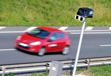 La Cnil reproche au ministère de l'Intérieur de conserver trop longtemps les photos des plaques des véhicules qui passent devant les radars dits "tronçon"