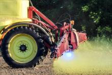 Du glyphosate répandu sur un champ dans le Nord-Ouest de la France