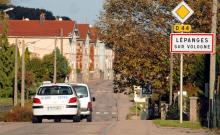 Entrée du village de Lépanges-sur-Vologne, dans les Vosges, où vivaient Grégory et ses parents