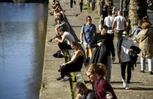 Le long du canal Saint-Martin à Paris le 5 avril 2020