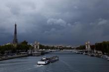 Vue sur la Tour Eiffel et le Pont Alexandre III, jeudi 24 septembre