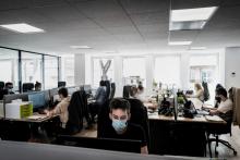 Travailler en entreprise avec le masque, un casse-tête pour les DRH