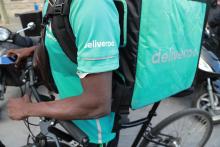 Le Clap (collectif de livreurs autonomes parisiens) appelle au boycott de la plateforme de livraison de repas Deliveroo pour la Saint-Valentin, photo du 10 août 2019 à Paris