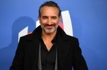 L'acteur français Jean Dujardin pose le 14 décembre 2020 à Paris