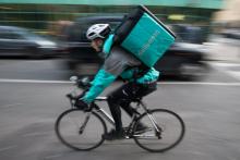 Les livreurs en colère contre leur nouvelle grille tarifaire de Deliveroo bloquent depuis plusieurs jours les livraisons de la plateforme en régions et une grève nationale est en préparation, selon le