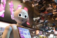Pepper, le robot humanoïde fabriqué par SoftBank, au salon VivaTech à Paris, le 25 mai 2018