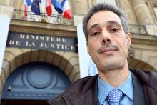 Omar Raddad devant le ministère de la Justice, le 1er décembre 2008 à Paris