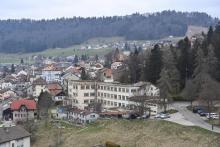 Vue du squat où la petite Mia et sa mère ont été retrouvées, le 18 avril 2021 à Saint-Croix, en Suisse