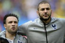 Mathieu Valbuena et Karim Benzema, sous le maillot des Bleus, avant d'affronter le Nigeria lors du Mondial brésilien à Brasilia, le 30 juin 2014