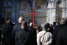 L'archevêque de Reims, Mgr Eric de Moulins-Beaufort, lors d'une prière de pénitence à la mémoire des victimes de pédocriminalité le 6 novembre 2021 à Lourdes