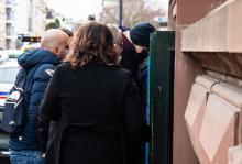 L'ancien nageur Yannick Agnel (d) arrive au tribunal de Mulhouse, le 11 décembre 2021 dans le Haut-Rhin