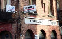 Le café "Les Béguines" tenu par Brahim Abdeslan, le frère de Salah Abdeslam, dans le quartier de Molenbeek, le 17 novembre 2015 à Bruxelles