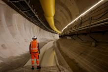 Un ouvrier sur le chantier de construction de la ligne 15 du futur métro du Grand Paris, le 19 février 2021