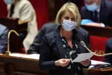 La ministre chargée de l'Autonomie des personnes âgées, Brigitte Bourguignon, le 18 janvier 2022 à l'Assemblée nationale à Paris