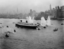 Le paquebot "France" arrive à New York au terme de sa première traversée transatlantique, le 8 février 1962