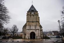 Une photo du père Jacques Hamel dans l'église de Saint-Etienne-du-Rouvray, le 10 février 2022