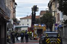 Des pompiers sur les lieux d'un incendie à Saint-Laurent-de-la-Salanque, le 14 février 2022 dans les Pyrénées-Orientales