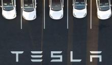 Le parking de l'usine Tesla à Fremont, en Californie, le 10 février 2022