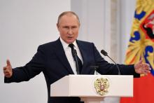 Vladimir Poutine bras ouverts