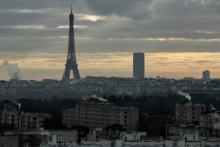 ville de Paris nuageuse