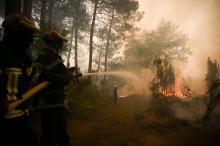 Les deux gigantesques incendies qui sévissent depuis le 12 juillet en Gironde ont brûlé plus de 19.000 hectares de forêt, Louchats, le 18 juillet 2022