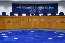 Cette image montre une salle d'audience de la Cour européenne des droits de l'homme, le 7 février…