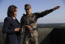 La vice-présidente américaine Kamala Harris visite la zone démilitarisée (DMZ) séparant les deux