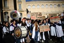 Manifestation d'internes et d'étudiants en médecine contre la quatrième année d'internat pour les