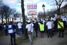 Des centaines de salariés de l'Institut de radioprotection et de sûreté nucléaire (IRSN) manifestent