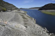 Le barrage de Vinca avec un niveau d'eau bas, suite à un hiver sec, à Corbère-les-Cabanes, dans les